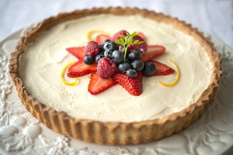 10 Insanely Delicious, Creamy Mascarpone Desserts Recipes With Mascarpone, Mascarpone Desserts, Mascarpone Tart, Berry Desserts, Mascarpone Recipes, Mascarpone Dessert, Floral Dessert, British Desserts, Jam Tarts