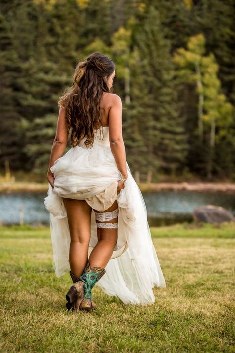 Cowboy Boot Wedding Pictures, Rustic Wedding Shoes Brides, Casual Wedding Dress With Boots, Country Wedding Dresses With Boots, Rustic Wedding Shoes, Country Wedding Pictures, Barn Wedding Dress, Bike Wedding, Country Wedding Photos