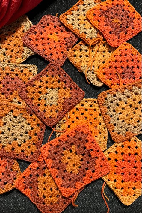 Crochet Autumn Granny Square, Orange Granny Square Blanket, Autumn Granny Squares, Fall Granny Square Blanket, Fall Granny Square, Orange Granny Square, Fall Crochet Projects, Easy Granny Square, Crochet Granny Squares