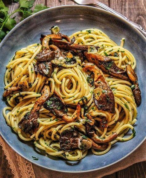 Vegan & Vegetarian Recipes | I've been doubling the recipe and baking in a 9x13 for years now | Facebook Oyster Pasta, Spaghetti Aglio Olio Recipe, Aglio E Olio, Oyster Mushroom, Fresh Oysters, Oyster Mushrooms, 15 Minute Meals, Vegan Parmesan, Vegan Butter