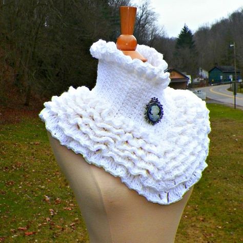 Victorian Collar, Infinity Cowl, Crochet Neck Warmer, White Victorian, Neck Warmers, Crochet Ruffle, Autumn Ideas, Cos Play, Crochet Buttons