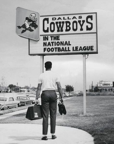 Dallas Cowboy sign at 6116 N. Central Expressway near Yale Blvd (now SMU Blvd), Dallas,Texas, in the mid 1960's. If you look closely just above the Corvair you can see the Yale bridge over Central Expressway. Yale at Central on the west side was residential back then. Cowboy History, Tom Landry, Dallas Cowboys Images, Cowboys Dallas, Dallas Cowboys Football Team, Dallas Cowboys Baby, How Bout Them Cowboys, Dallas Cowboys Logo, Dallas Cowboys Fans