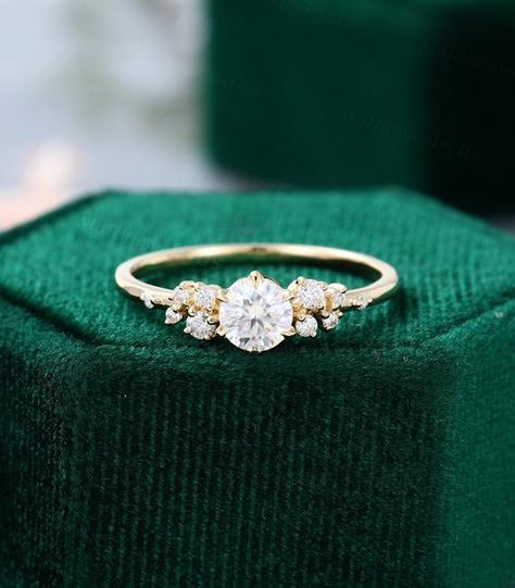 Cluster Engagement Ring Vintage, Engagement Ring Women, Future Engagement Rings, Sterling Silver Wedding Rings, Moissanite Engagement Ring Oval, Engagement Ring Vintage, Unique Diamond Rings, Cluster Engagement Ring, Wedding Anniversary Rings