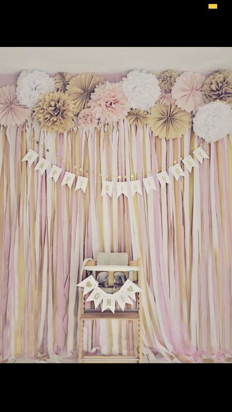 Diy Fotokabine, Diy Wedding Photo Booth, Streamer Party Decorations, Diy Photo Booth Backdrop, Diy Streamers, Photo Booth Backdrop Wedding, Booth Backdrops, Baby Shower Photo Booth, Diy Wedding Backdrop