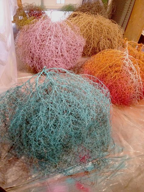 Penny's Vintage Home: Decorating with Tumbleweeds Tumble Weeds Diy, Tumbleweed Installation, Tumble Weeds, Deco Marine, Diy Shades, Gallery Space, Flower Installation, How To Make Paint, Dried Flower Arrangements