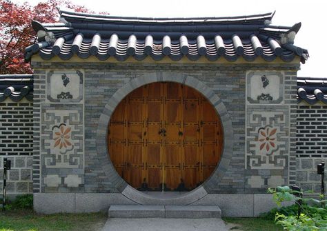 Round Doorway, Museum Garden, Moon Gate, Gorgeous Doors, Asian Architecture, Casa Exterior, Chinese Garden, Round Door, Chinese Architecture