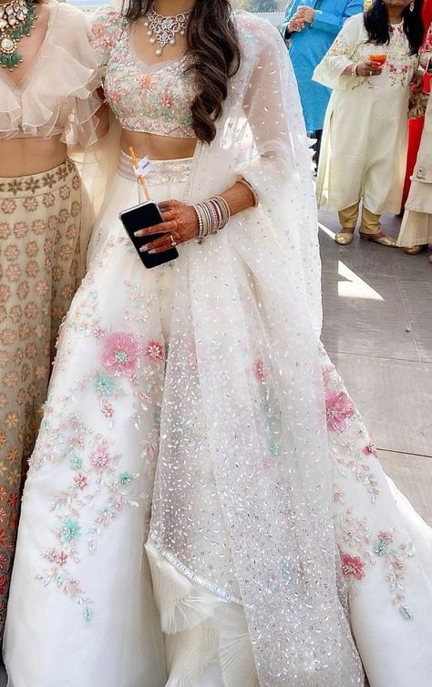 Desi Dress, Simple Lehenga, White Lehenga, Trendy Outfits Indian, Indian Outfits Lehenga, Wedding Lehenga Designs, Lehenga Designs Simple, Traditional Indian Dress, Three Women