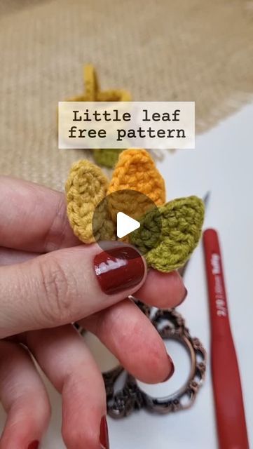 Crochet Leaf Headband, Crochet Leaf Keychain, Crochet Leaf Pattern Free, Crochet Leaves Free Pattern, Crochet Leaf Free Pattern, Crochet Leaf, Crochet Leaf Patterns, Crochet Headbands, Leaves Headband