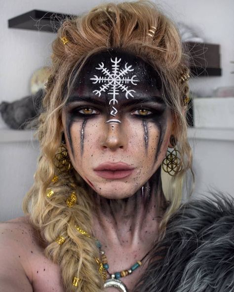 Viking Makeup, Viking Warrior Woman, Halloween Make-up Looks, Viking Cosplay, Ombre Dark, Viking Braids, Viking Costume, Shield Maiden, Halloween Makeup Looks