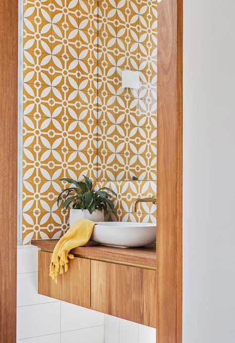 11 bathroom trends that dominated in 2018, A round up of this year's biggest bathroom trends. Bathroom Red, Bathroom Plants, Wooden Bathroom, Big Bathrooms, Bathroom Trends, Garden Studio, Blue Bathroom, Wooden Cabinets, Bathroom Space