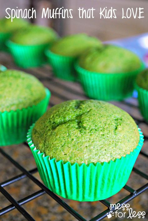 Spinach Muffin Recipe - this simple recipe is a great way to get veggies into your child's diet. The best part is that kids (and adults) LOVE it! Muffins Chocolate Chip, Hidden Vegetable Recipes, Spinach Muffins, Hidden Vegetables, Breakfast Low Carb, Hidden Veggies, Muffin Recipe, Healthy Muffins, Toddler Meals