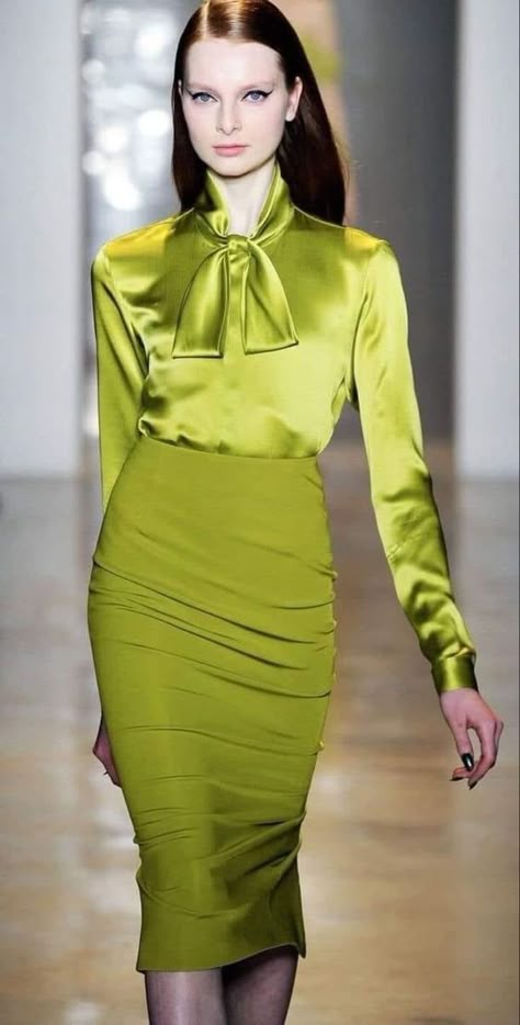 Photography Studios, Et Ochs, Cushnie Et Ochs, Skirt Suit Set, Green Fashion, Colorful Fashion, Skirt Outfits, Couture Fashion, Shades Of Green