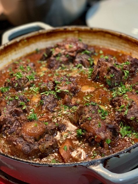 Rabo Encendido (Cuban Oxtail Stew) – The Tiny Fairy Best Oxtail Stew Recipe, Oxtail Recipes Crockpot, Oxtail Recipes Easy, Oxtail Stew Recipe, Ox Tail, Oxtail Soup, Oxtail Stew, Cuban Dishes, Oxtail Recipes