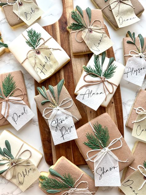 Decorate Wafer Cookies, Wafer Paper Cookies, Cookies Wrapped In Parchment Paper, Parchment Paper Cookie Wrap, Envelope Royal Icing Cookie, Personalized Gingerbread Cookies, Place Card Cookies, Card Cookies, Royal Icing Sugar Cookies