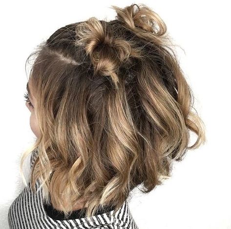 mini space buns! Space Buns, Penteado Cabelo Curto, Cute Hairstyles For Short Hair, Short Hairstyles For Women, Hairstyles Haircuts, Hair Dos, Short Hairstyles, Hair Updos, Pretty Hairstyles