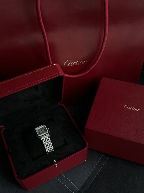 Cartier Silver, Cartier Watches Women, Watch Packaging, Big Wedding Rings, Lux Fashion, Diy Best Friend Gifts, Independent Girls, Bracelet Luxury, Dark Green Aesthetic