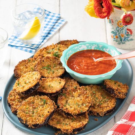 Fried eggplant recipe Fried Eggplant Recipes, Delicious Sides, Fried Eggplant, Eggplant Parmesan, Summer Appetizer, Eggplant Recipes, Summer Vegetable, Fried Food, Mediterranean Diet