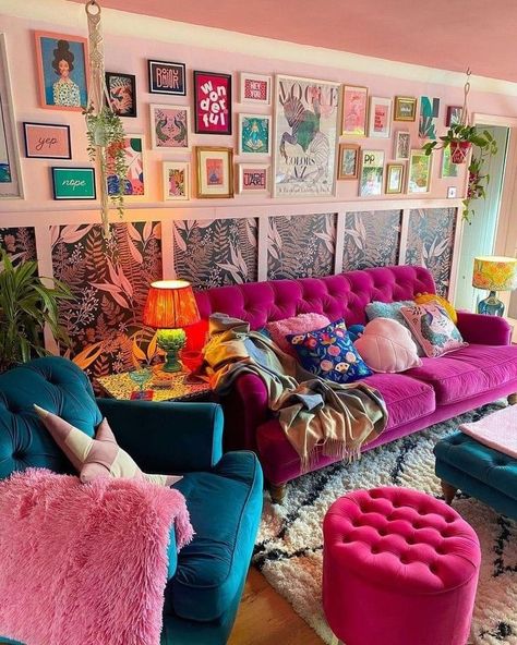 Colourful Living Room, Maximalist Decor, Apartment Decor Inspiration, Apartment Inspiration, A Living Room, Room Inspiration Bedroom, Eclectic Home, Colorful Furniture, Dream House Decor