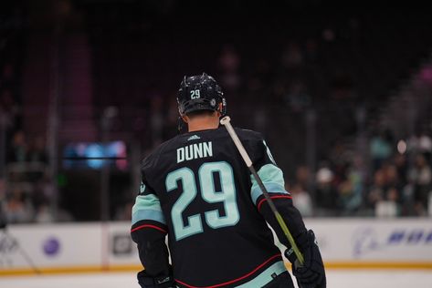 Vince Dunn Aesthetic, Vince Dunn Wallpaper, Vince Dunn Boyfriend Material, Vince Dunn Hockey, Nhl Wife, Summer Boyfriend, Guy Aesthetic, Hockey Girlfriend, Hockey Romance