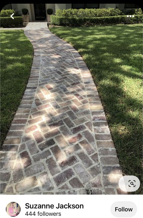 Front Yard Walkway, Brick Sidewalk, Pelan Rumah, Brick Path, Brick Walkway, Garden Tiles, Brick Pattern, Brick Patios, Summer Decorating Ideas