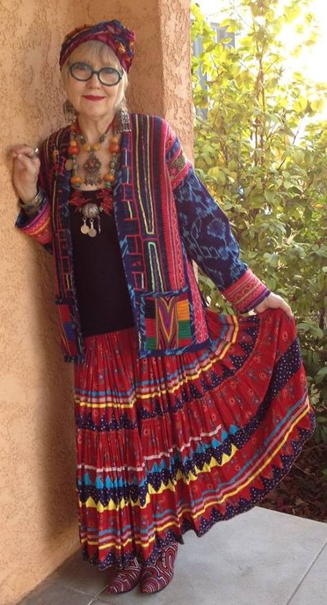 Hmong Skirt, Moda Hippie, Look Festival, 70s Outfits, Estilo Hippie, Advanced Style, Ageless Style, Fashion Statements, Facial Features