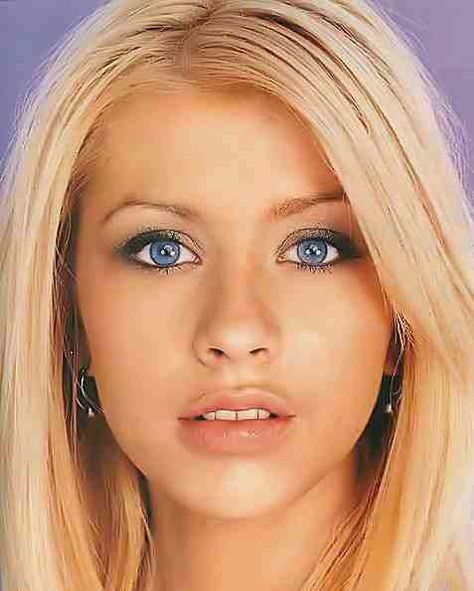 Young Christina Aguilar, love the hair Young Christina Aguilera, Christina Aguilera Young, Christina Aguilera Videos, Christina Aguilera 90s, Christina Aguilera Burlesque, Christina Aguilera 2000s, Ali Rose, Celebrity Moms, Beautiful Voice