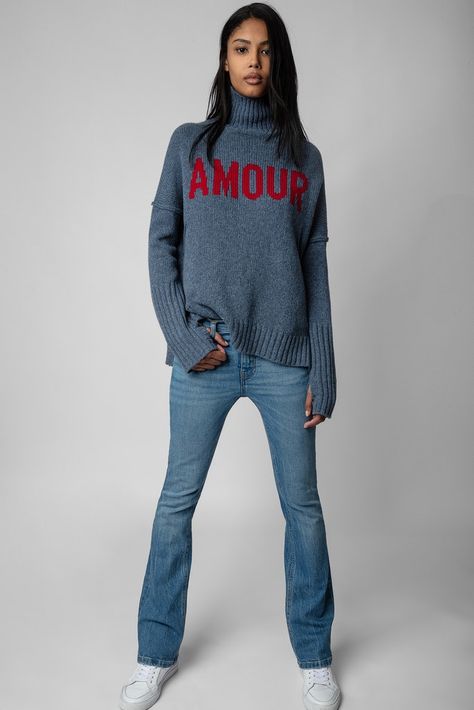 L'incontournable pull en maille alma dévoile un message 'amour' contrasté sur le devant, un col roulé et des manches longues. - pull en maille bleue denim zadig&voltaire femme - col roulé - manches longues - 'amour' contrasté Jumper Women, Jumper Denim, Blue Knit Sweater, Womens Denim, Zadig And Voltaire, Jumper Sweater, Knit Jumper, Jumpers For Women, Leather Goods