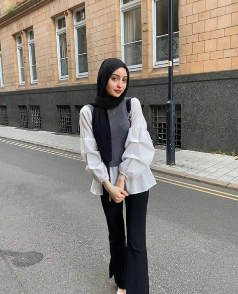 Flared Jeans Hijab Outfit, Sixth Form Outfits Smart Hijabi, Hijabi Sixth Form Outfits, Hijabi Photography, 6th Form Outfits, Form Outfits, Sixth Form Outfits, Flare Jeans Outfit, Black Flare Jeans