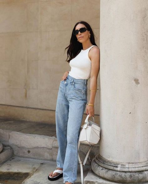 6 Jeans-and-Sandals Looks That Are Perfect for Spring | Who What Wear UK Cross Jeans Outfit, Minimal Summer Outfits, Cute Outfits Jeans, Jeans And Sandals, Cross Jeans, Outfits Jeans, Agolde Jeans, Sandals Outfit, Pretty Top