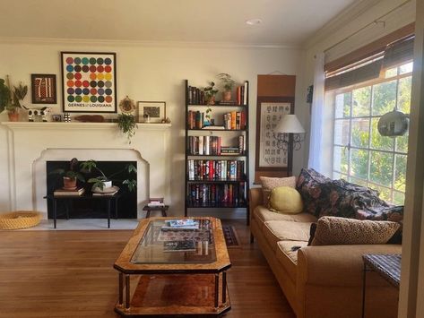 Joe And Love, Apartment With Fireplace, Actual Farmhouse, Aesthetic Los Angeles, Apartment Aesthetic, Single Girl, Reading Corner, Dream Apartment, House Room