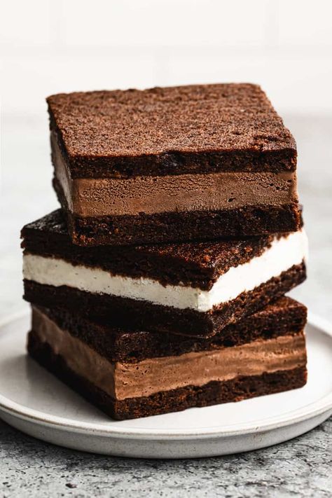 Ice Cream Sandwich Dessert, Peach Frozen Yogurt, Homemade Ice Cream Sandwiches, Easy Homemade Desserts, Best Homemade Ice Cream, Easy Homemade Ice Cream, Ice Cream Sandwiches Recipe, Ice Cream Sandwich Cake, Brownie Ice Cream