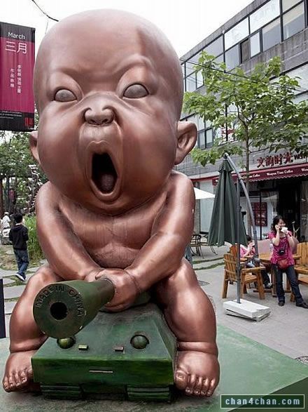 Strange Chinese Baby Riding A Tank Funniest Photos Ever, Art Bizarre, Bizarre Photos, Barbara Hepworth, Baby Tank, Henry Moore, Louise Bourgeois, Weird Images, Alexander Calder