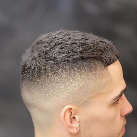 Get this Hairstyle: Mens Short Textured Crew Cut with Skin Fade and Bangs New Men Hairstyles, Types Of Fade Haircut, High And Tight Haircut, Crop Haircut, Boy Haircuts, Low Maintenance Haircut, Fresh Haircut, Mens Hairstyles Thick Hair, Hairstyles Men