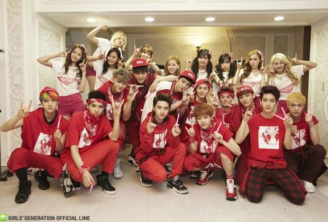 I ship SNSD and EXO this is so cute ^^ Exo 2013, Exo Red Velvet, Exo Ot12, Sm Town, Chanyeol And Do, Lu Han, Kris Wu, Exo Members, Do Kyungsoo