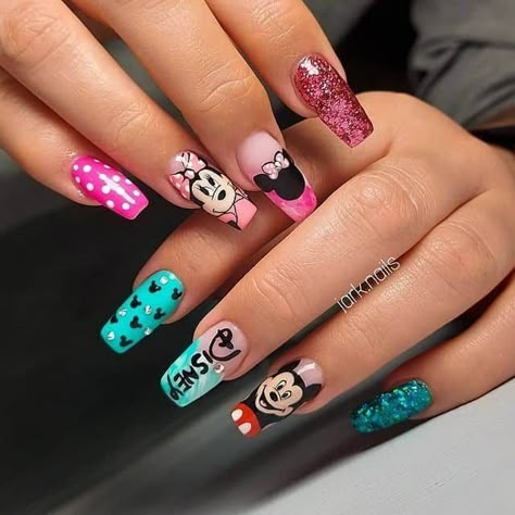 Disney Nails Easy, Nails Acrylic Disney, Nail Ideas Disney, Disney Nails Simple, Disney Nails Acrylic, Disney Nail Ideas, Disney Themed Nails, Disneyland Nails, Mouse Nails