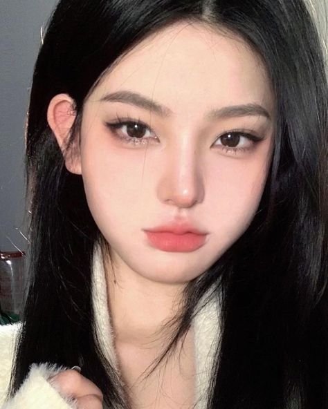 Asian Makeup Looks, Tato Henna, Light Makeup Looks, Korean Short Hair, Beauty Makeup Photography, Ulzzang Makeup, Cute Makeup Looks, Makeup Transformation, Light Makeup