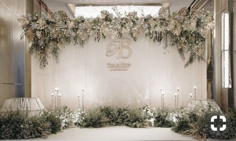 Backdrop Wedding Minimal, Vintage Wedding Ceremony, Photowall Ideas, Wedding Stage Backdrop, Wedding Hall Decorations, Wedding Reception Backdrop, Wedding Ceremony Ideas, Wedding Background Decoration, Wedding Stage Design