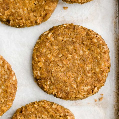 These healthy pumpkin oatmeal breakfast cookies are an easy fall baking recipe! They’re soft, chewy & full of cozy spices. These pumpkin oatmeal cookies are low calorie & clean eating too! This simple pumpkin recipe is a delicious fall treat and healthy breakfast food for both kids & adults. Add these healthy pumpkin cookies to your healthy baking ideas list! (Gluten free & vegan options included with this easy healthy breakfast recipe!) Pumpkin Oatmeal Breakfast, Low Calorie Clean Eating, Healthy Baking Ideas, Healthy Pumpkin Cookies, Healthy Pumpkin Oatmeal, Easy Fall Baking, Healthy Breakfast Food, Pumpkin Cookies Healthy, Banana Oat Cookies