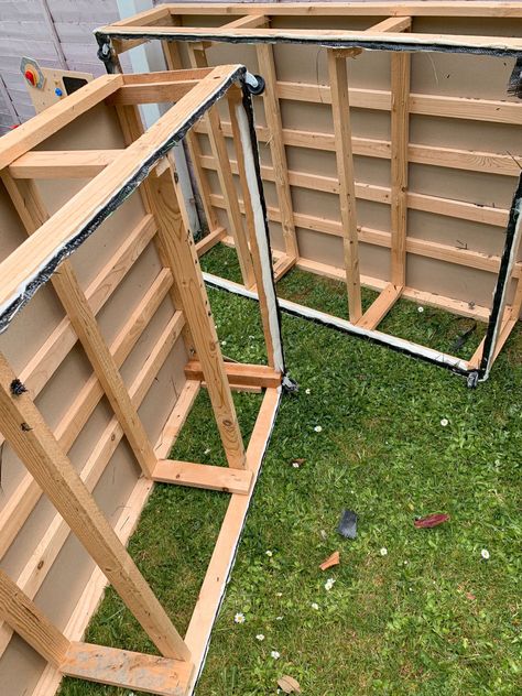 How To recycle a Divan bed frame Repurpose Bed Frame, Upcycle Frames, Diy Garden Bar, Garden Pub, Bed Spring Crafts, Old Bed Frames, Budget Interior, Bed Spring, Furniture Stencils