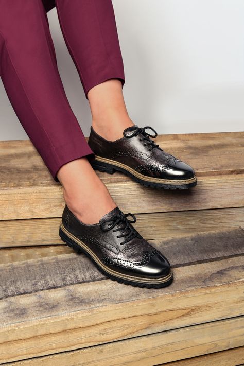 The Gabor Metallic are a unique pair of women's brogues that would make a fine addition to any shoe collection. Brogues Outfit, Brogues Womens, Gabor Shoes, Women Brogues, Ladies Shoe, Autumn Shoes, Casual Work Outfits Women, Casual Office Wear, Brogue Boots