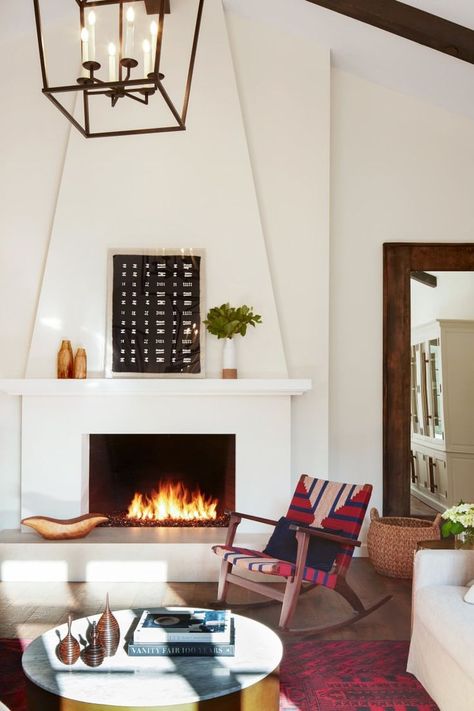 These Are the Best 9 Before-and-After Transformations We’ve Seen #SOdomino #room #interiordesign #furniture #property #table #home #house #livingroom #hearth #fireplace Spanish Inspired Home, Spanish Living Room, Boho Glam Home, Spanish Revival Home, Minimalist Living Room Decor, Farmhouse Side Table, Spanish Style Home, Cute Dorm Rooms, Spanish Style Homes