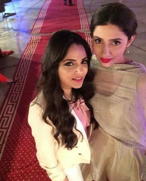 Beautiful Armeena Khan with Mahira Khan at the Promotion of #Binroye Armeena Khan, Best Actress Award, Mahira Khan, Pakistani Celebrities, Kurti Design, Crazy Friends, Anarkali Suits, Saree Dress, Pakistani Actress