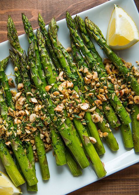 Roasted Asparagus with Hazelnut Gremolata (With Video!) - Will Cook For Friends Hazelnut Gremolata, Asian Asparagus, Artichoke Frittata, Sautéed Asparagus, Soy Sauce Dressing, Completely Delicious, Asparagus Recipes, Asparagus Soup, Veggie Stock