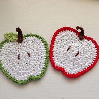 Crochet Apple Slice, Crochet Apple Coasters Free Pattern, Crochet Apples Free Patterns, Apple Knitting Pattern, Crochet Apple Applique, Apple Coaster Crochet Pattern, Crochet Apple Coaster, Crochet Apple Free Pattern, Crochet Fall Coasters