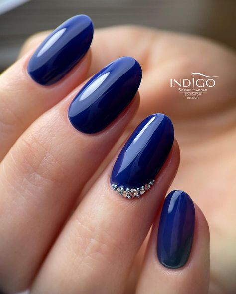 Blue And Silver Nails Ideas, White And Silver Aesthetic, Nails Inspiration Dark, Silver Nails Ideas, Dark Acrylic Nails, Blue And Silver Nails, Navy Nails, Dark Nail, Navy Blue Nails