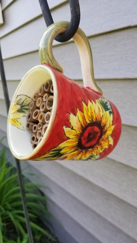 DIY bee house, repurposed coffee cup, Mason bee house Diy Bee House, Bee Bath Diy, Bee Bath, Diy Bee Cups, Diy Mason Bee House, Bee Drinking Station, Bee Cups For Garden, Coffee Mug Suet Bird Feeder, Bee Cups