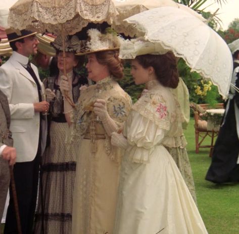 TBT: A Room With a View (1985) – Frock Flicks Merchant Ivory, Edwardian Aesthetic, 1900 Dress, Victorian Era Dresses, Edwardian Costumes, Garden Party Outfit, A Room With A View, Best Costume, Historical Movies