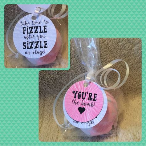 Good luck gift for dancers. Bath Bomb "you're the bomb" Bath Bomb Gift Ideas, Cheer Competition Gifts, Dance Competition Gifts, You Are The Bomb, You're The Bomb, Cheer Team Gifts, Dance Team Gifts, Youre The Bomb, Dance Recital Gifts