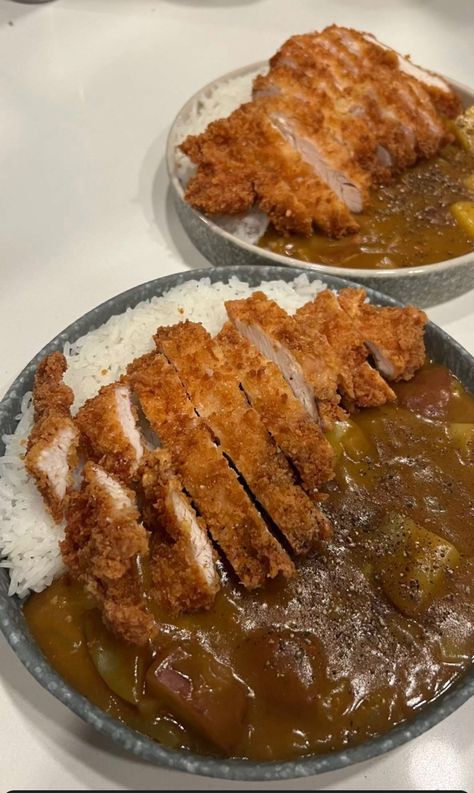 Katsu Curry, Chicken Katsu, Healthy Food Dishes, Delicacy Food, Food Drinks Dessert, Food Obsession, Interesting Food Recipes, Pretty Food, Food Cravings