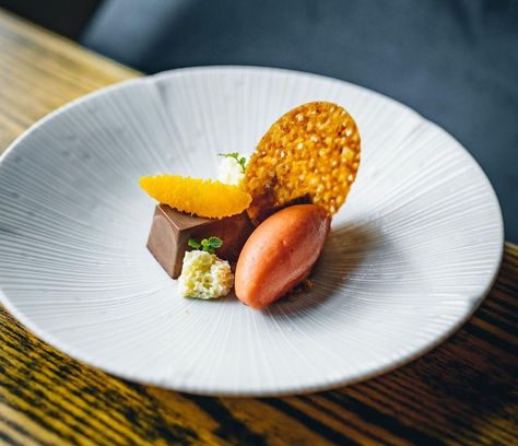 Modern Plating Food, Tuile Plating, Modern Dessert Plating, Blood Orange Dessert, Dessert Plate Decoration, Restaurant Desserts, Chocolate Soil, Orange Mousse, Orange And Almond Cake